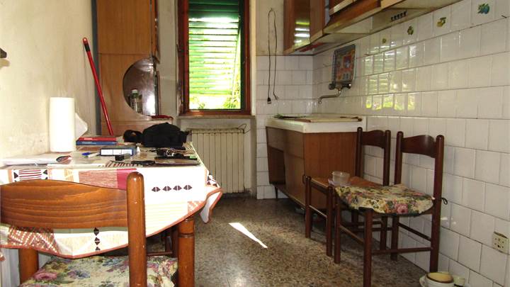 Montale - Appartamento piano terra 4 vani con garage
