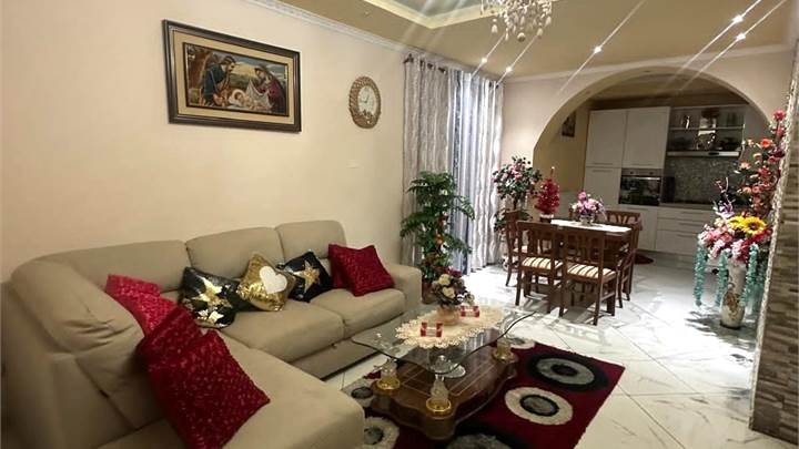 Pistoia - Casa indipendente 5 vani con resede